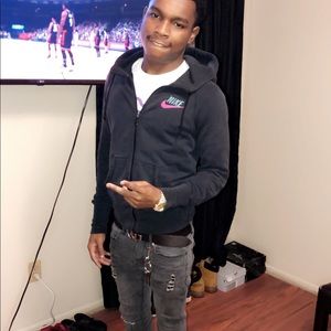 Meet your Posher, Clyde